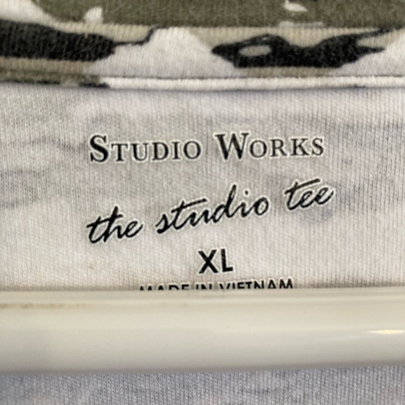 Women’s Tops Bundle - Picture 10 of 16